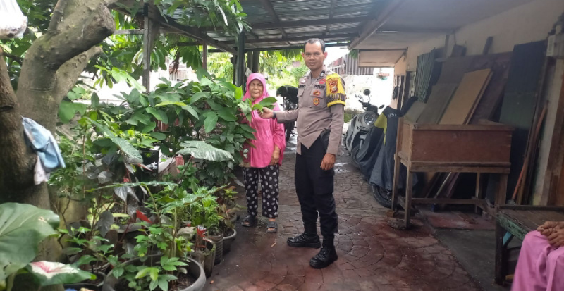 Bhabinkamtibmas Sukaramai Sambangi Warga, Ajak Manfaatkan Pekarangan untuk Dukung Ketahanan Pangan