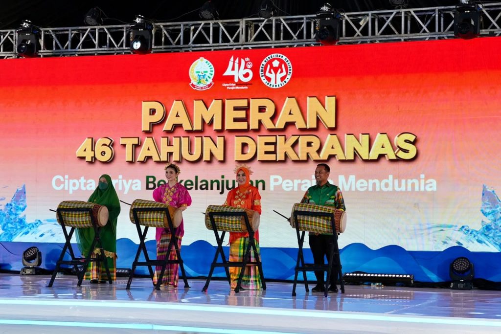 Kenakan Baju Bodo, Tri Tito Hadiri Acara Syukuran 46 Tahun Dekranas di Makassar