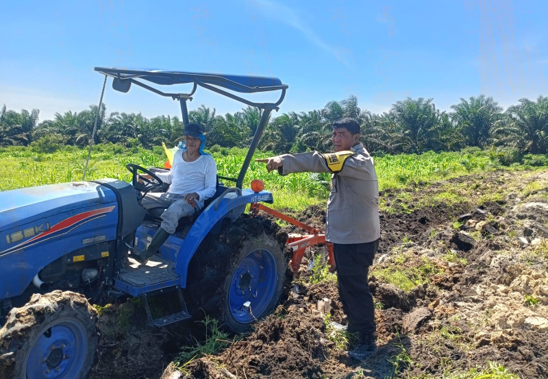 Polsek Kandis Kawal Pengolahan Lahan Jagung Kuartal III, Dukung Swasembada Pangan Nasional