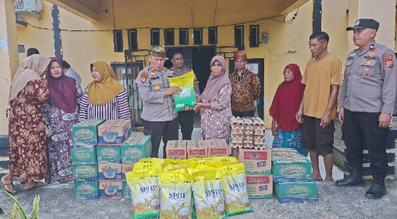 Kapolres Rohil Salurkan Bantuan bagi Warga Terdampak Puting Beliung di Pematang Ibul