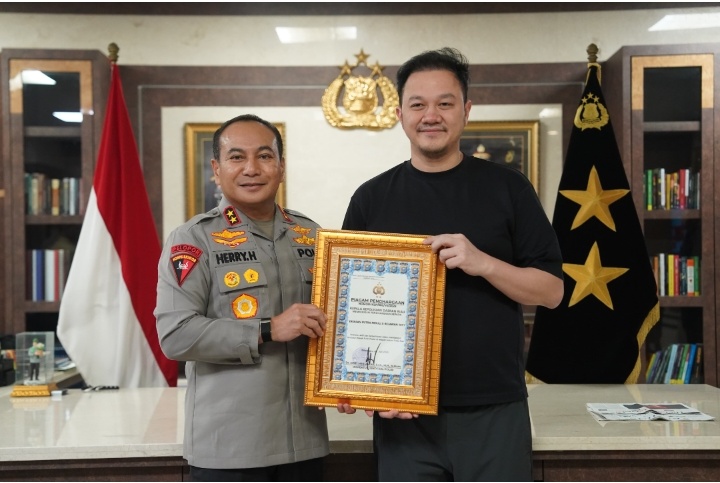 Jembatan Merah Putih Presisi Jadi Jembatan Harapan, Kapolda Riau Beri Penghargaan Dua Yayasan