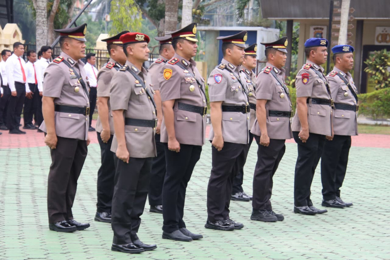 Mutasi di Lingkungan Polres Siak, Sejumlah Kasat dan Kapolsek Mengikuti Upacara Serah Terima Jabatan