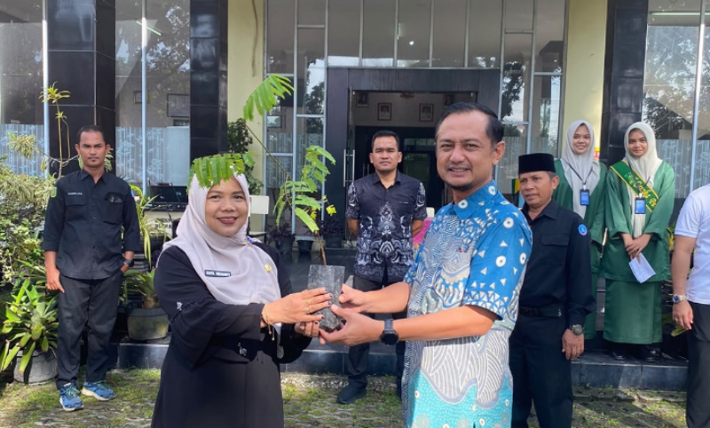 Green Policing, Ditresnarkoba Polda Riau Gandeng Siswa Pertanian Gelar Penanaman Pohon