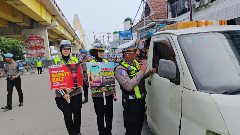 Satgas Binluh dan Preventif Gencarkan Imbauan Keselamatan kepada Pengendara di Jalan Raya
